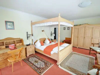Doppelzimmer für 3 Personen (29 m²) in Bad Wiessee 8/10