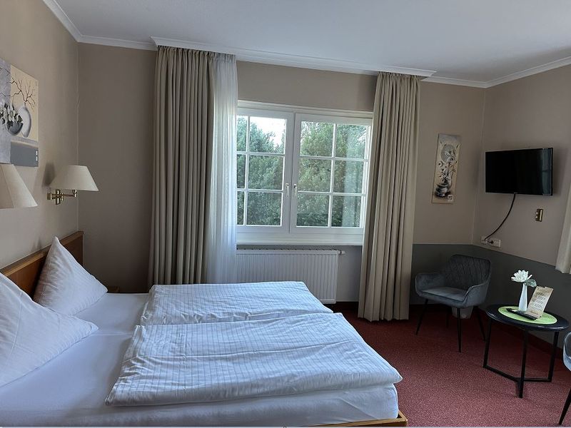 22065447-Doppelzimmer-2-Baden-Baden-800x600-2