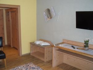 23327484-Doppelzimmer-2-Bayerisch Eisenstein-300x225-4