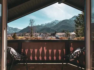 Balkon mit Blick zum LAttengebirge