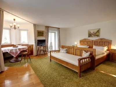 Doppelzimmer mit gemütlicher Sitzecke