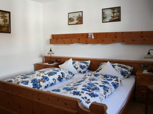 18581277-Doppelzimmer-2-Bayrischzell-300x225-5