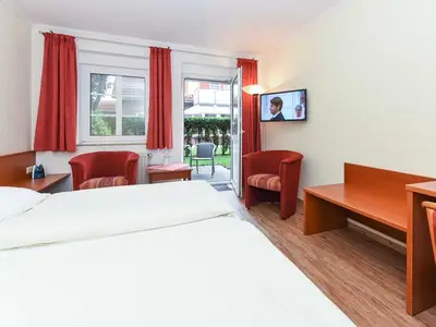 Doppelzimmer für 2 Personen (18 m²) in Bensersiel 6/10