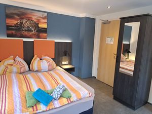 Neu renoviertes Doppelzimmer mit Balkon