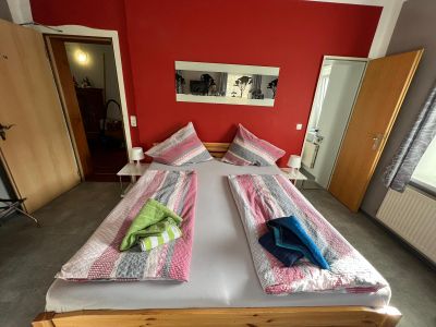 Renoviertes Doppelzimmer ohne Balkon