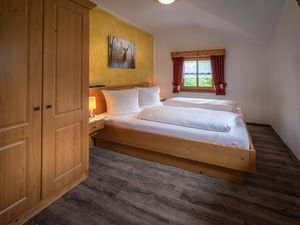 15223099-Doppelzimmer-2-Berchtesgaden-300x225-4