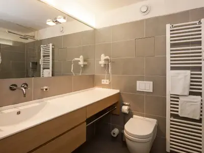 Doppelzimmer mit Ausblick - Badezimmer 2