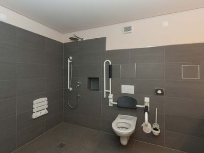 Barrierefreies Doppelzimmer - Badezimmer 1  mit Dusche