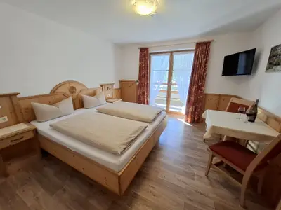 Doppelzimmer mit Du/WC, TV und Balkon