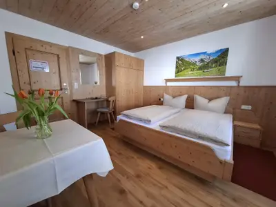 Doppelzimmer mit Du/WC, TV und Balkon