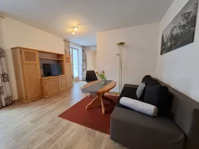 Doppelzimmer mit Sitzecke, DU/WC, TV und Balkon