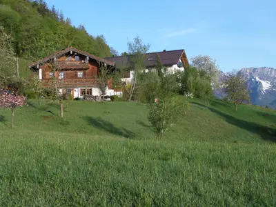 Hausansicht mit Untersberg