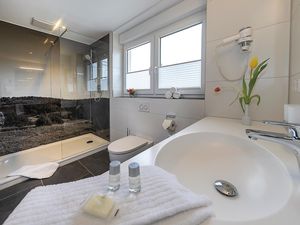 22121595-Doppelzimmer-2-Berghülen-300x225-3