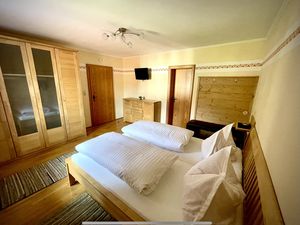 23996026-Doppelzimmer-2-Bernau am Chiemsee-300x225-2