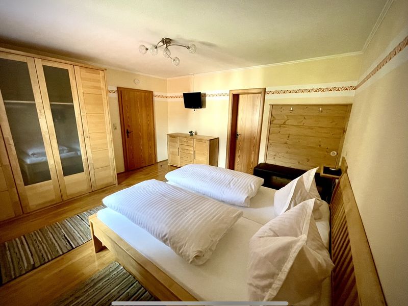 23996026-Doppelzimmer-2-Bernau am Chiemsee-800x600-2