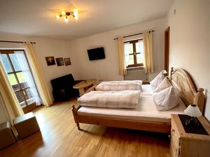 23996027-Doppelzimmer-2-Bernau am Chiemsee-300x225-2