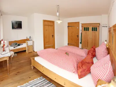 Doppelzimmer für 3 Personen in Bernau am Chiemsee 3/6