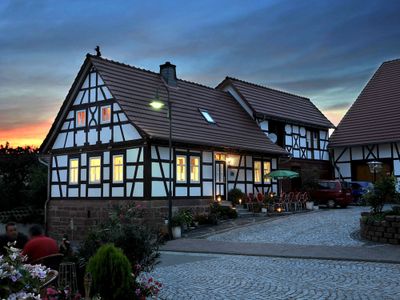 Ferienhaus in der Abenddämmerung