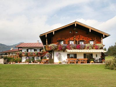 Hausansicht Gästehaus Loiplstüberl