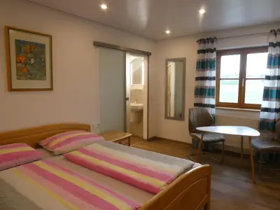 Bett und Sitzbereich