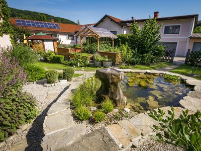 Garten mit Kinderspielplatz