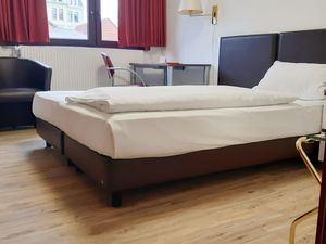 18305113-Doppelzimmer-2-Bremerhaven-300x225-4