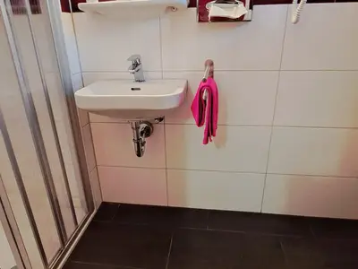 Beispiel Badezimmer Einzelzimmer als auch Doppelzimmer