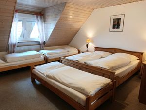 23832685-Doppelzimmer-2-Bubenreuth-300x225-2