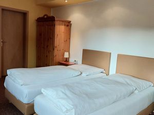 23832685-Doppelzimmer-2-Bubenreuth-300x225-0