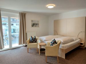 23832685-Doppelzimmer-2-Bubenreuth-300x225-1