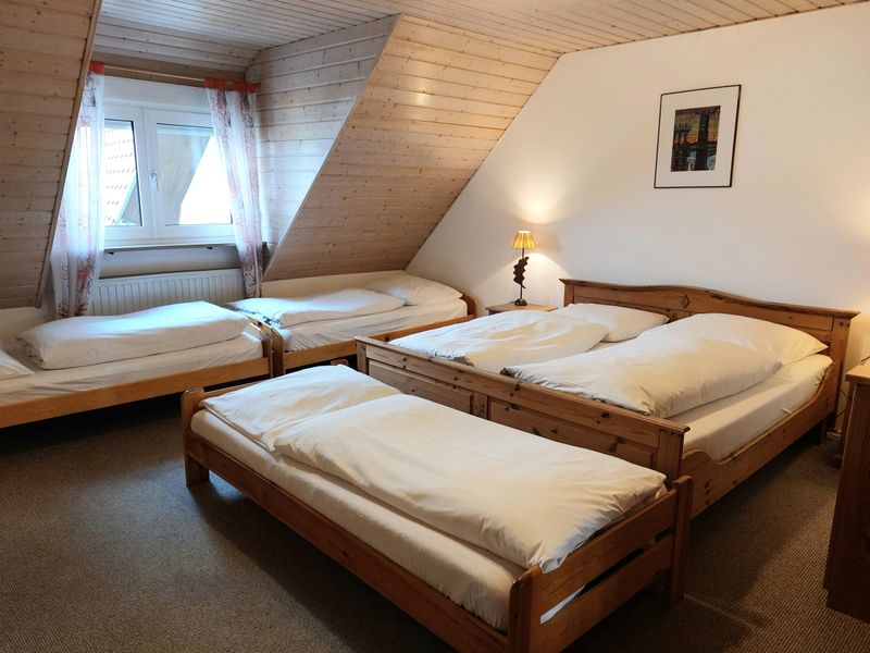 23832685-Doppelzimmer-2-Bubenreuth-800x600-2