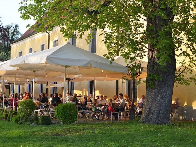 15223158-Doppelzimmer-2-Burghausen-800x600-1