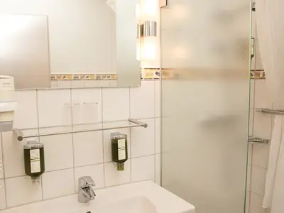 modernes Badezimmer