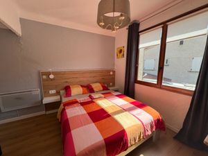 24012634-Doppelzimmer-2-Castellane-300x225-1