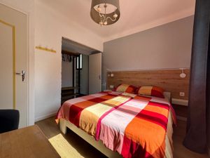 24012634-Doppelzimmer-2-Castellane-300x225-2