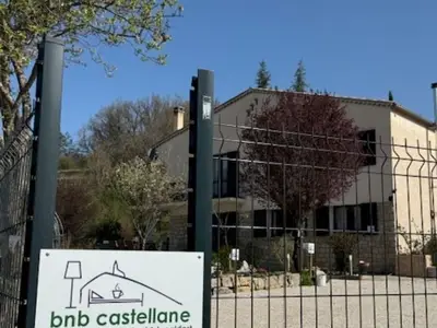 Doppelzimmer für 2 Personen (12 m²) in Castellane 9/10