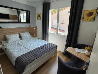 Doppelzimmer für 2 Personen (12 m²) in Castellane 2/10