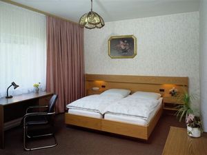 23525968-Doppelzimmer-3-Cottbus-300x225-1