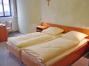 19213773-Doppelzimmer-2-Deggendorf-300x225-4