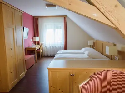 Doppelzimmer für 4 Personen (37 m²) in Deggenhausertal 6/10