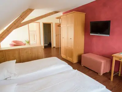 Doppelzimmer für 4 Personen (37 m²) in Deggenhausertal 7/10