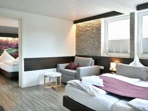 23701088-Doppelzimmer-2-Dermbach-300x225-5