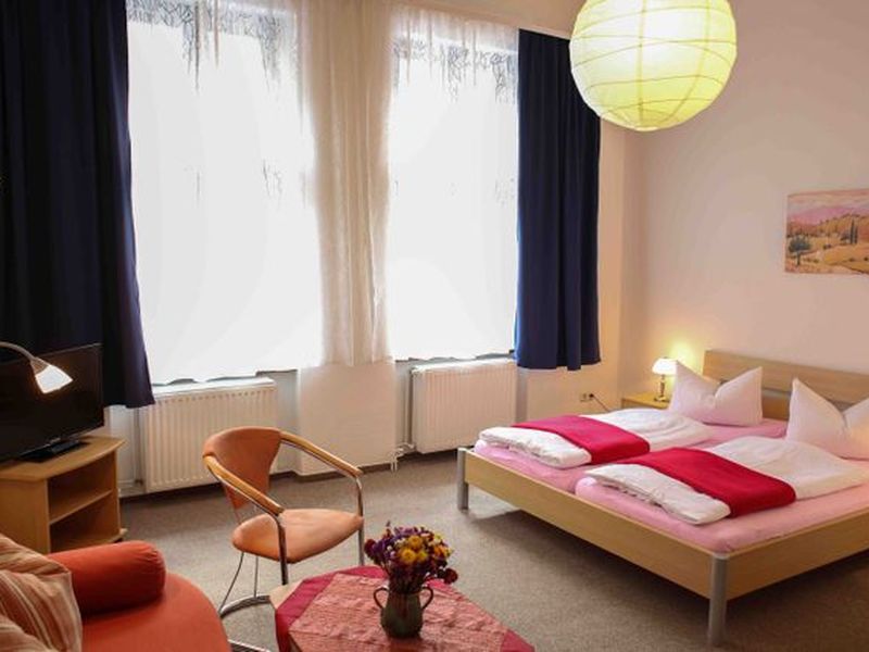 21922247-Doppelzimmer-2-Dessau-800x600-2