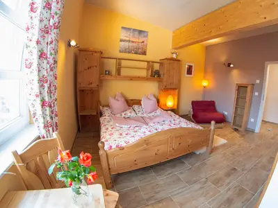 Bauernstube mit Doppelbett und Schlafcouch