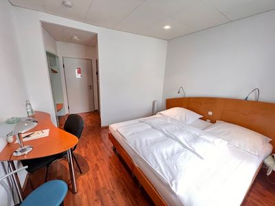 Doppelzimmer für 2 Personen (28 m²) in Dietzenbach 2/4