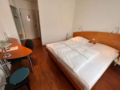 Doppelzimmer für 2 Personen (28 m²) in Dietzenbach 3/4