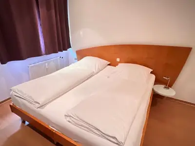 Doppelzimmer für 2 Personen (30 m²) in Dietzenbach 3/5
