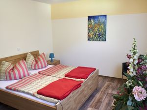 19039832-Doppelzimmer-2-Dommitzsch-300x225-5