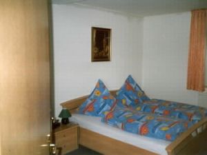 22375621-Doppelzimmer-3-Dresden-300x225-2