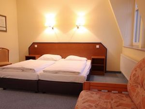 22375431-Doppelzimmer-2-Dresden-300x225-4